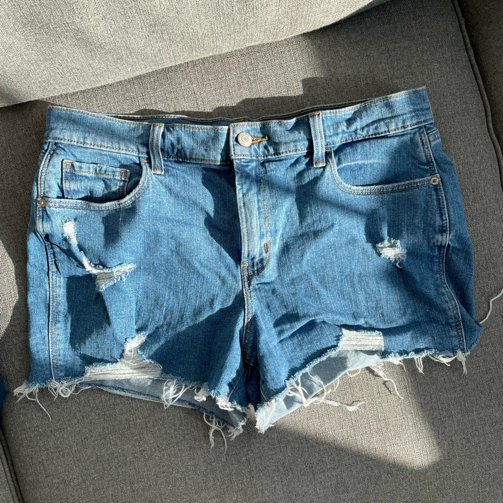 Women’s mid rise boyfriend shorts- lightly destroyed